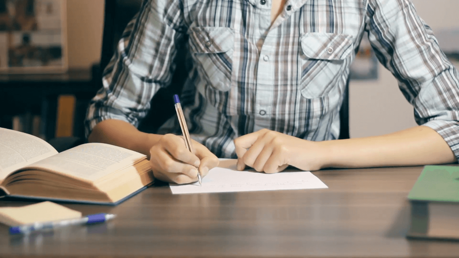 ChatGPT - Why You Shouldn't Use It to Write Your Dissertation? - Henof