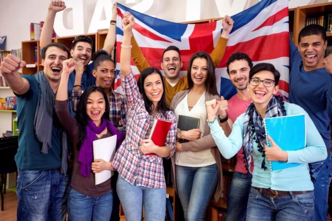 10 Best Courses to Study in The UK 2024 For Bright Future - Galeon