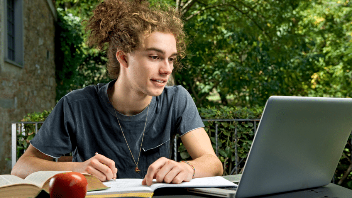 A Practical Guide to Win Pivotal Essay Contest in 2024 | Gplus.to